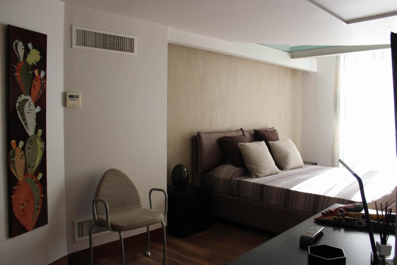 The Queen's Room - 5