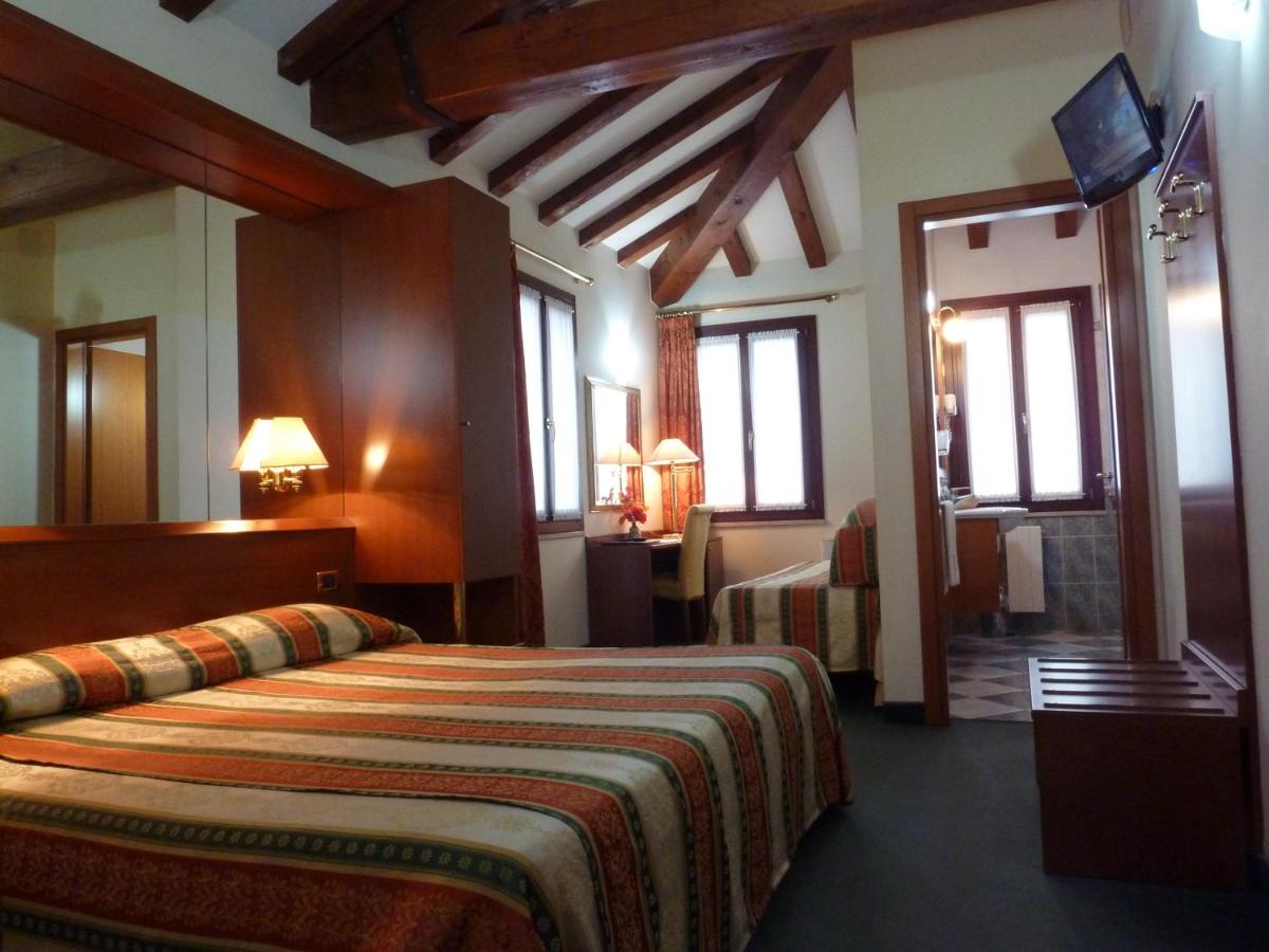 Hotel Antico Moro photo