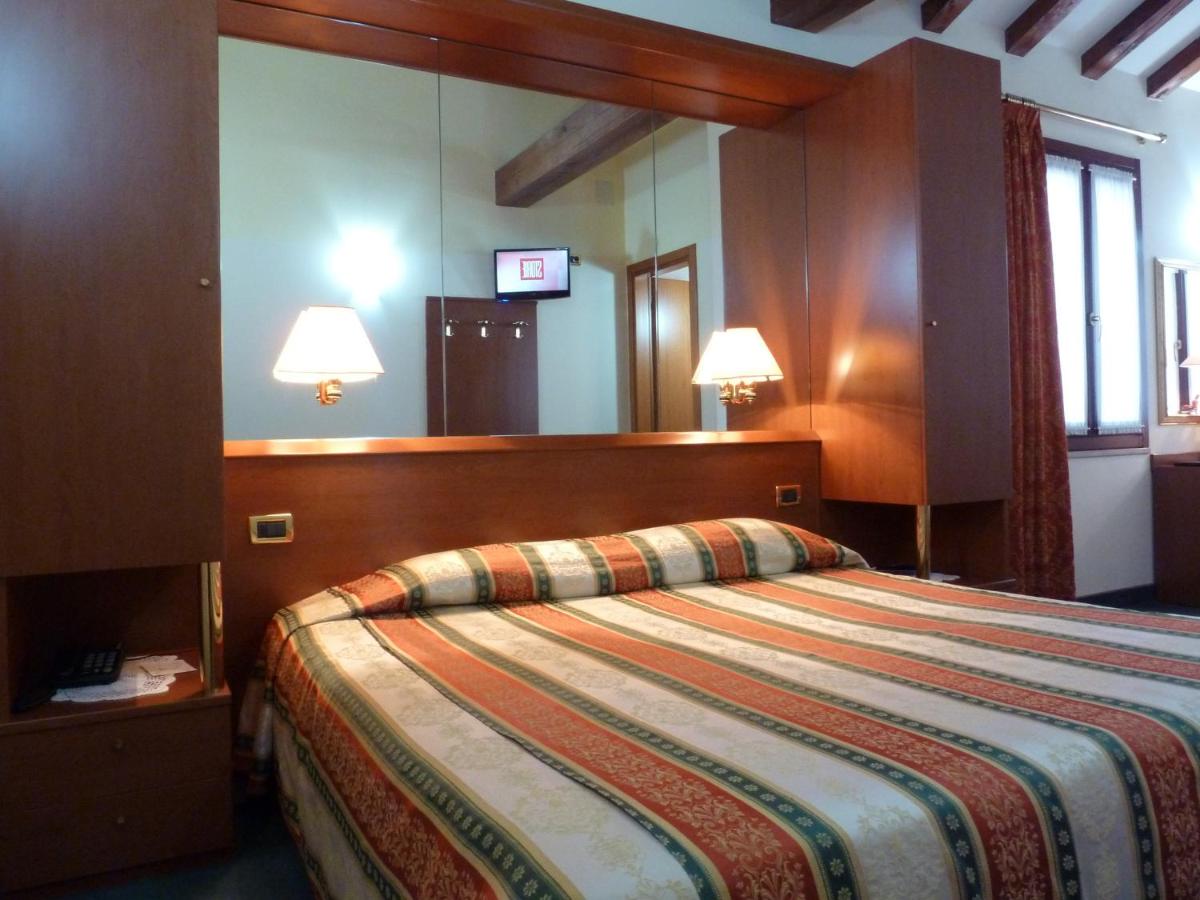 Hotel Antico Moro photo