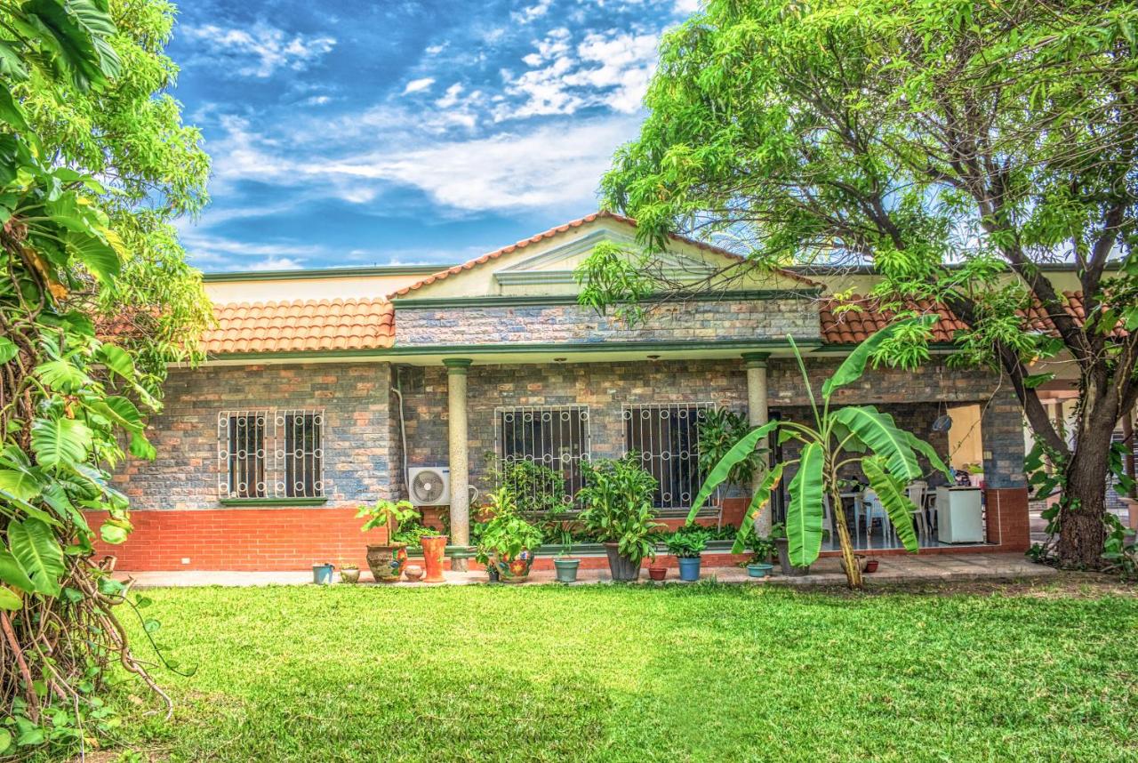 Casa grande y privada, jardín & estacionamiento, Salina Cruz – Updated 2023  Prices