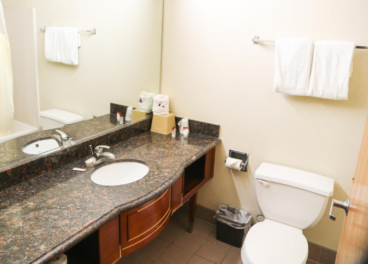 Budget Inn — photo 13