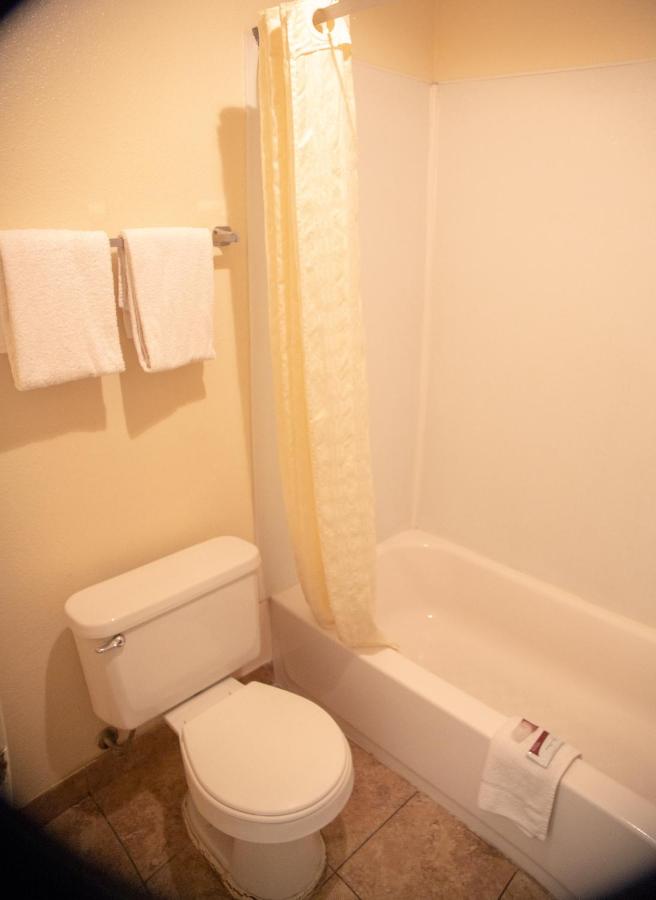 Budget Inn — photo 12
