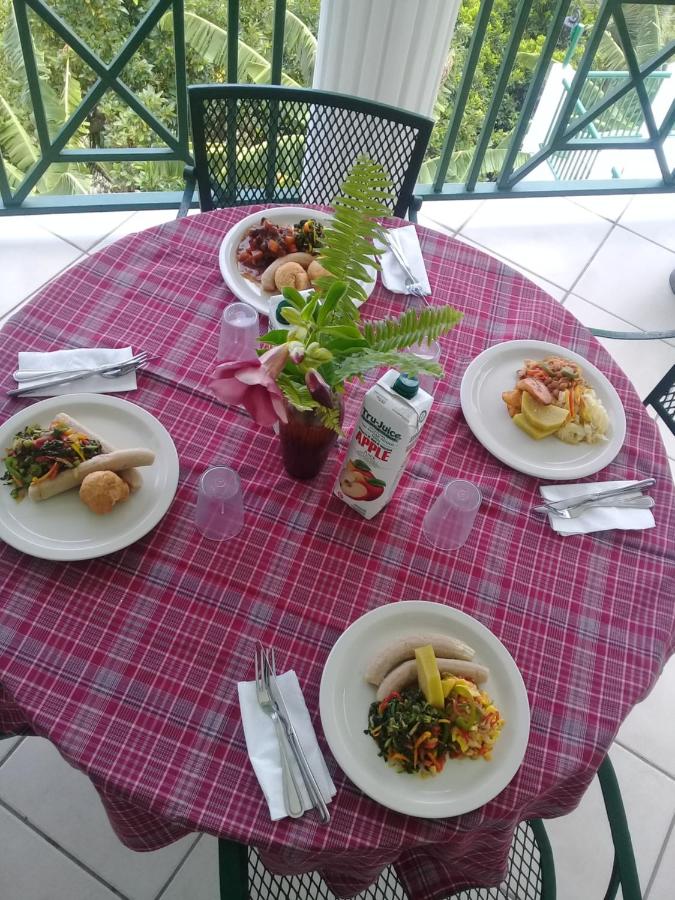 Pink Rock Inn Bed and Breakfast - 4