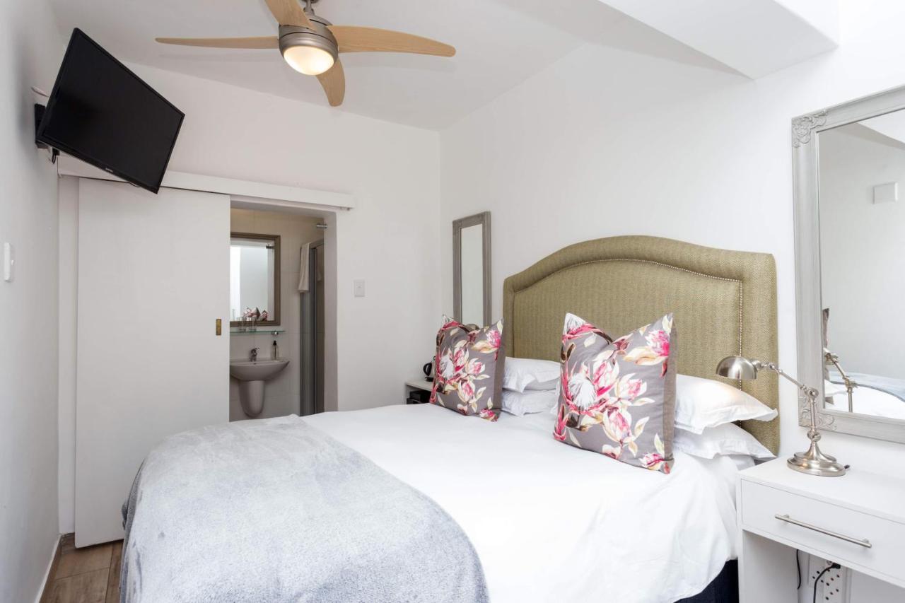 Maartens Guesthouse - 4