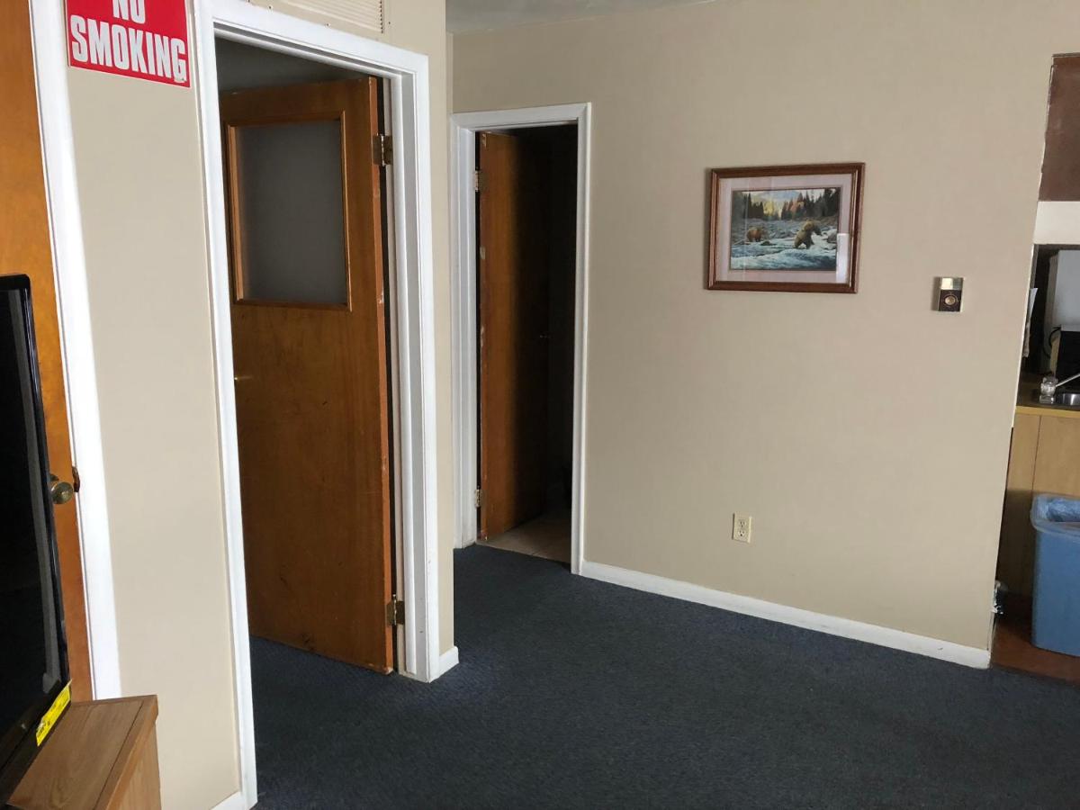 Village Inn Motel Holt — photo 18