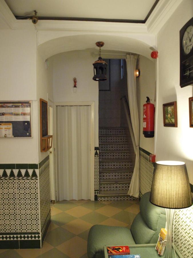 Guesthouse Hostal Arias, Seville, Spain - Booking.com