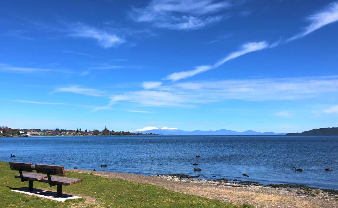 Beach: Waimahana Apartment 8