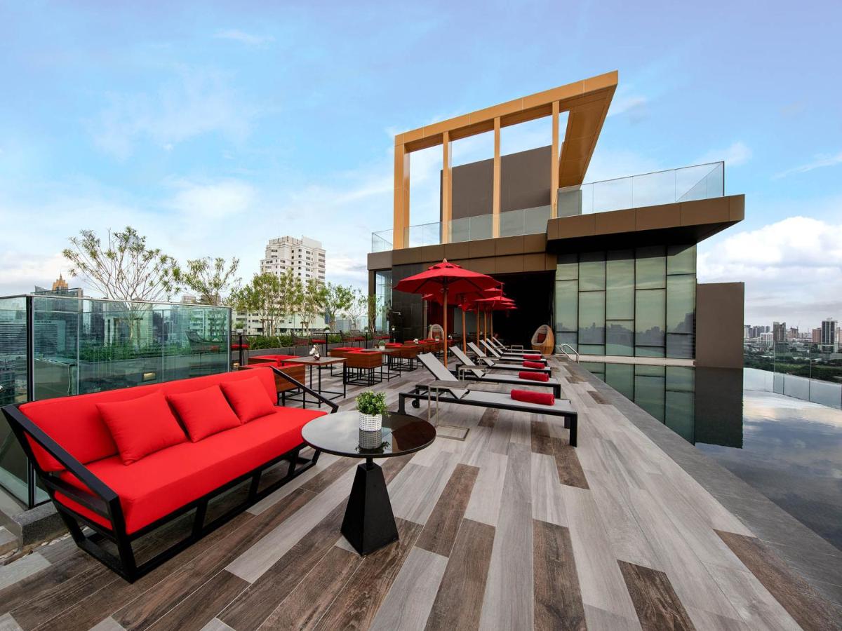 Rooftop swimming pool: ibis Styles Bangkok Sukhumvit 4
