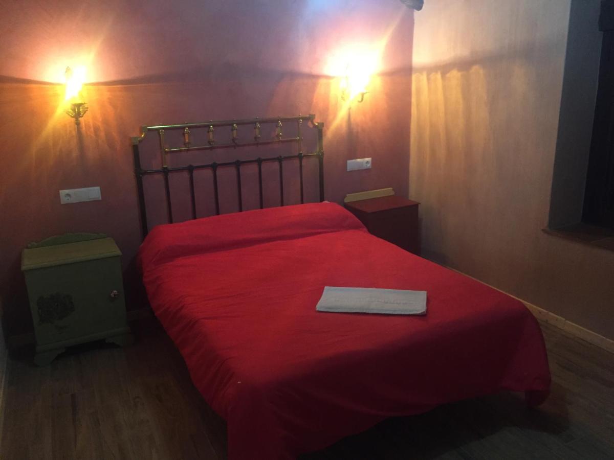 Hostel La Casa Del Molinero, Calzada de Valdunciel, Spain ...