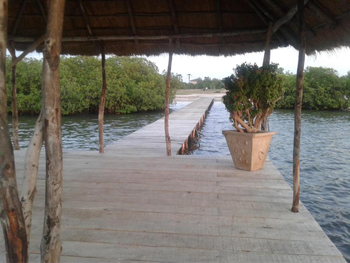 Beach: Le Kinkéliba lodge