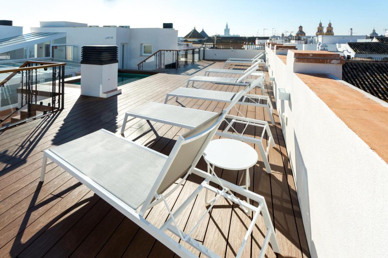 Rooftop swimming pool: Apartamentos Lanza