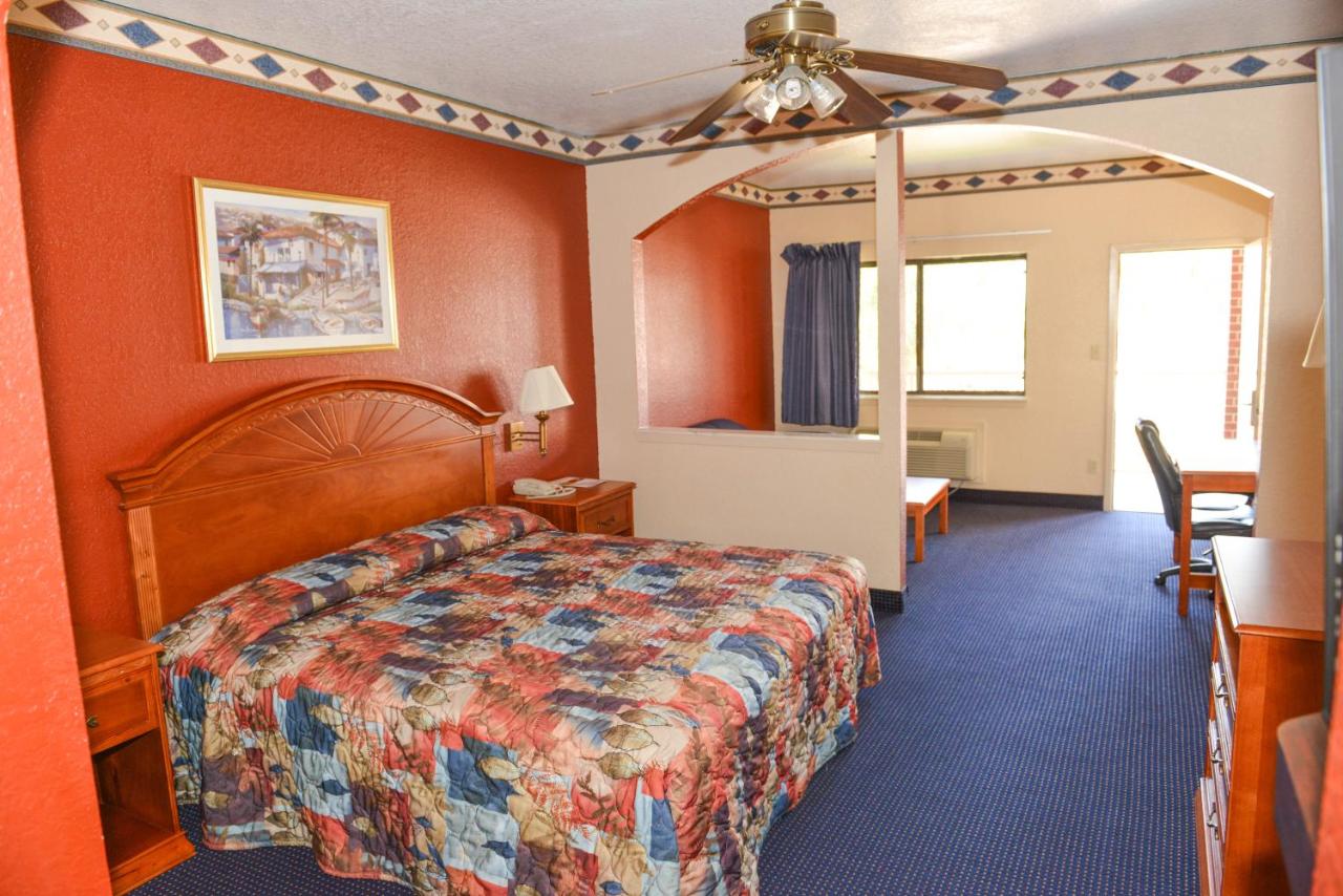 Rose Garden Suites — photo 2