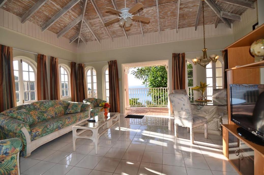 Tropical Lagoon Resort - 2