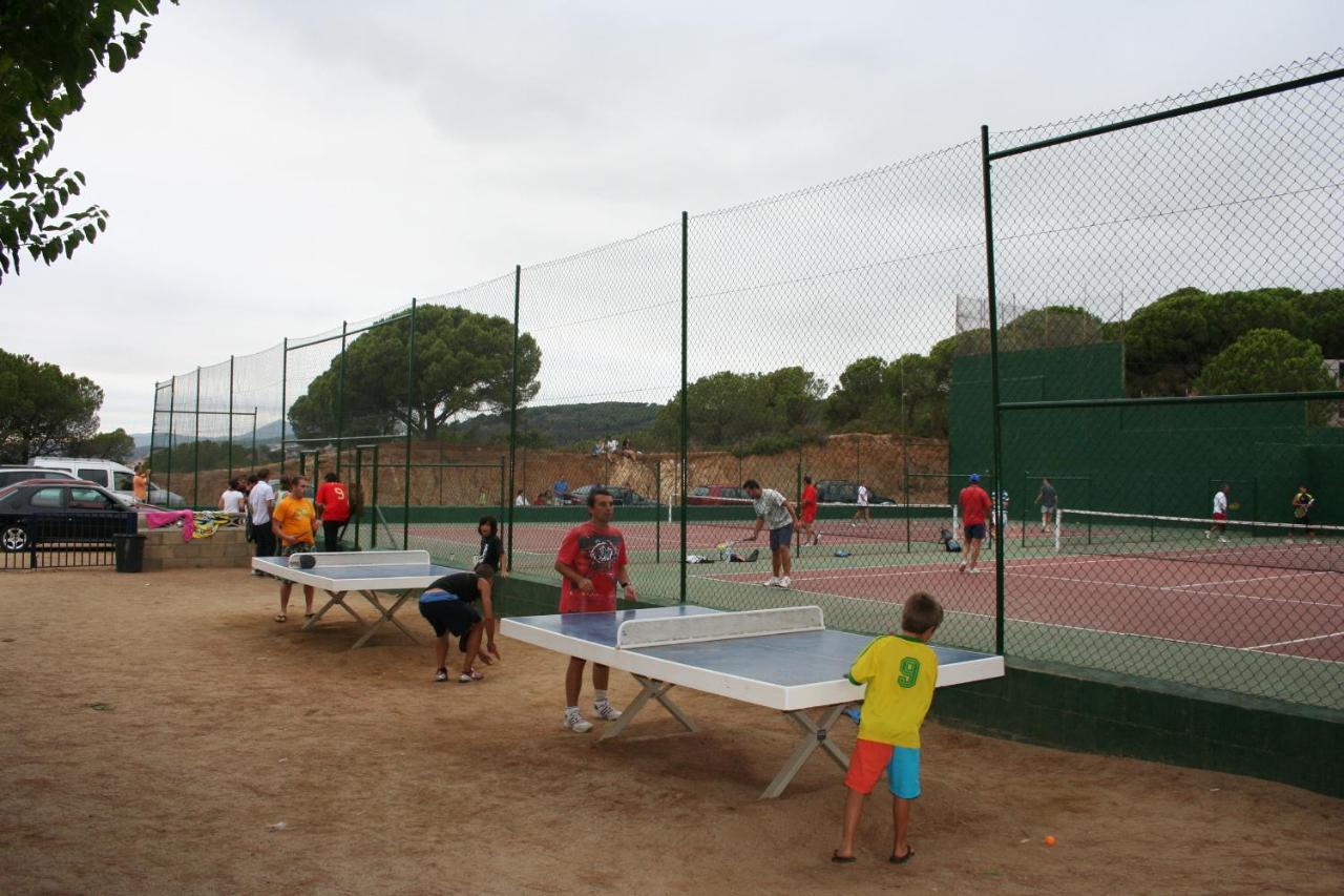 Tennis court: Camping Roca Grossa