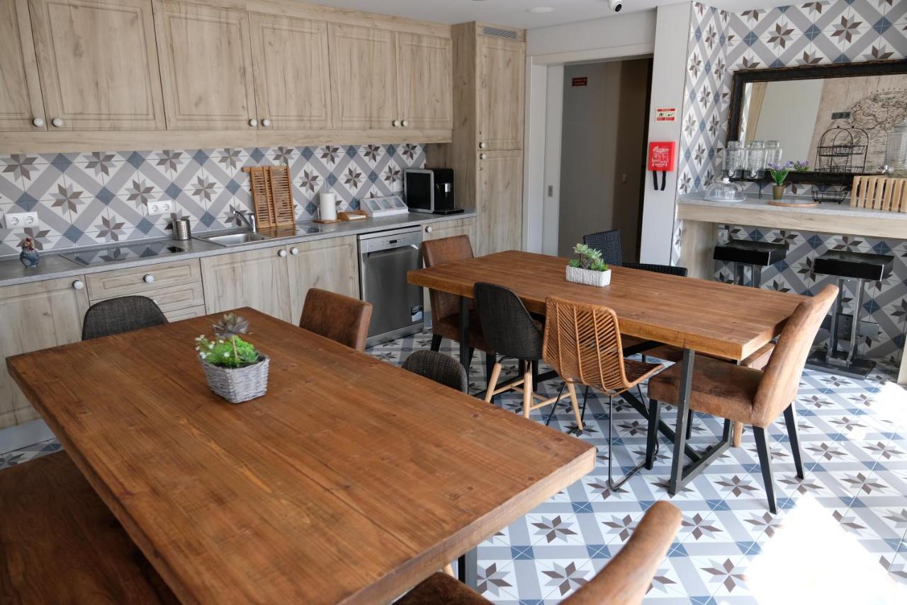 Royal Beach Hostel - 3