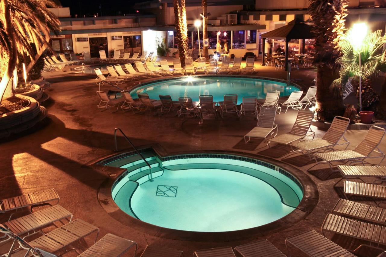 Desert Palms Spa Motel — photo 14