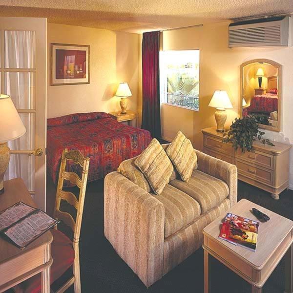 Desert Palms Spa Motel — photo 2