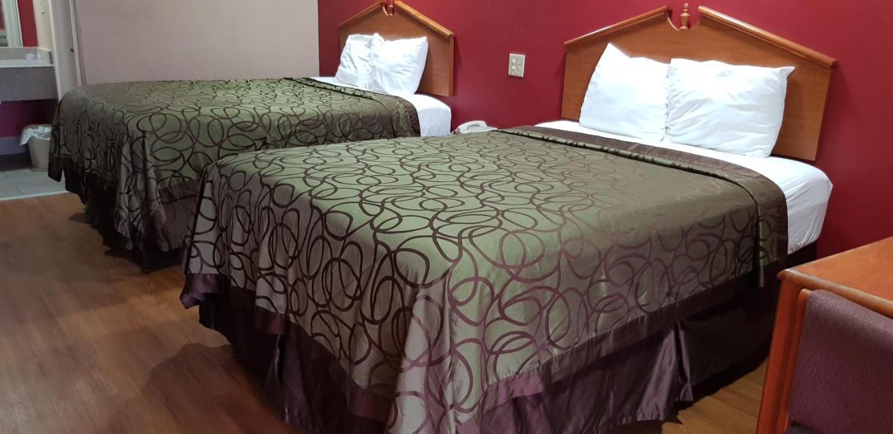 Deluxe Inn — photo 18