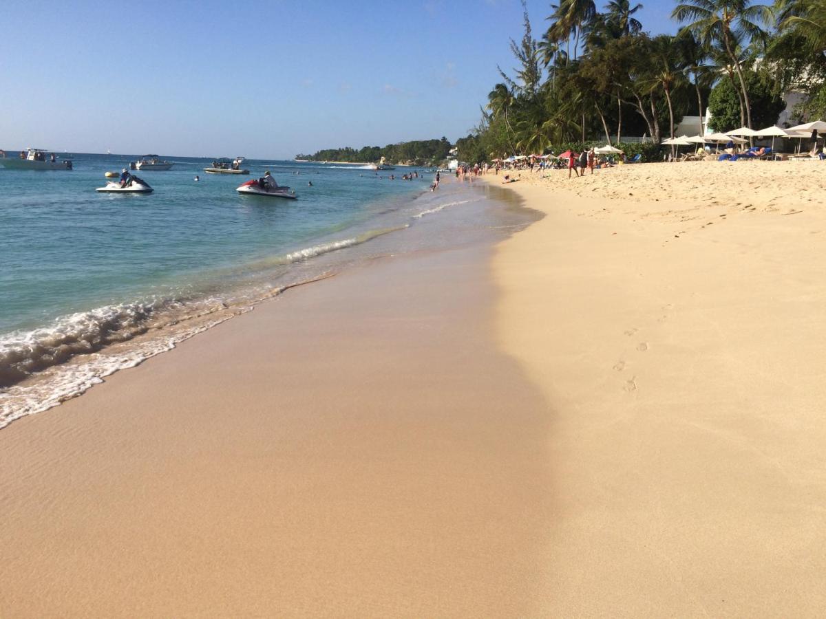 Spacious White House Villa 1 minute to sandy beaches static_photo