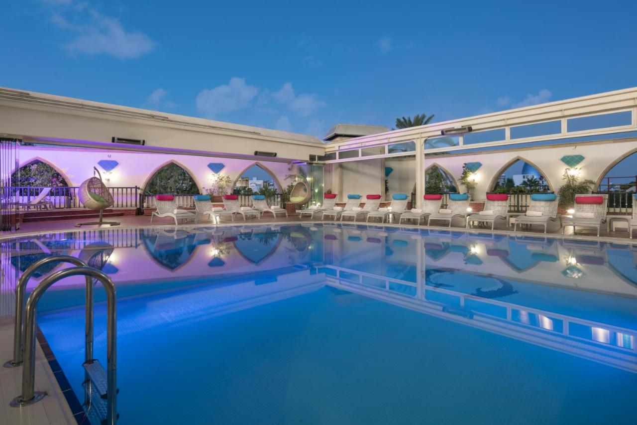 Heated swimming pool: Merit Lefkosa Hotel & Casino