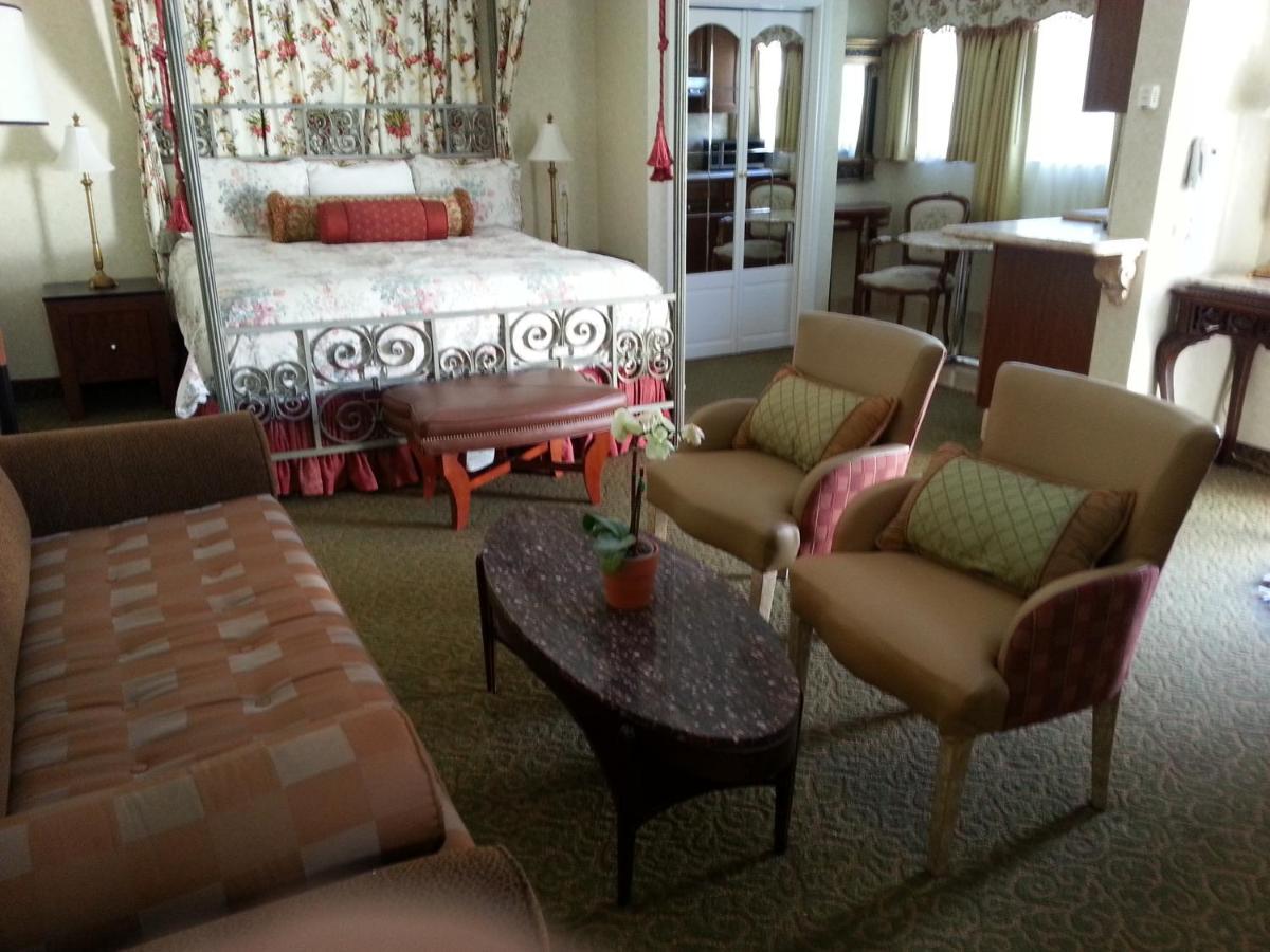 The Vendange Carmel Inn & Suites — photo 17