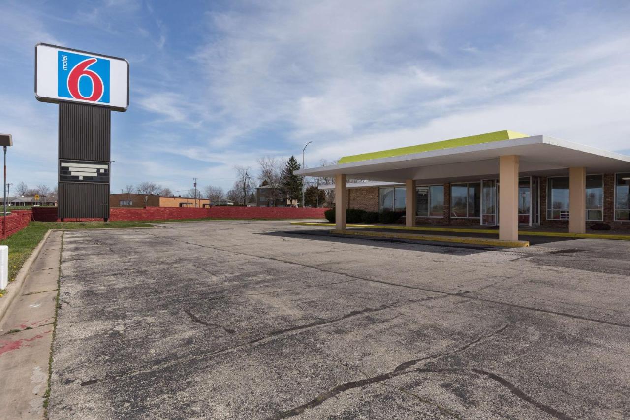 Motel 6-Lincoln, IL