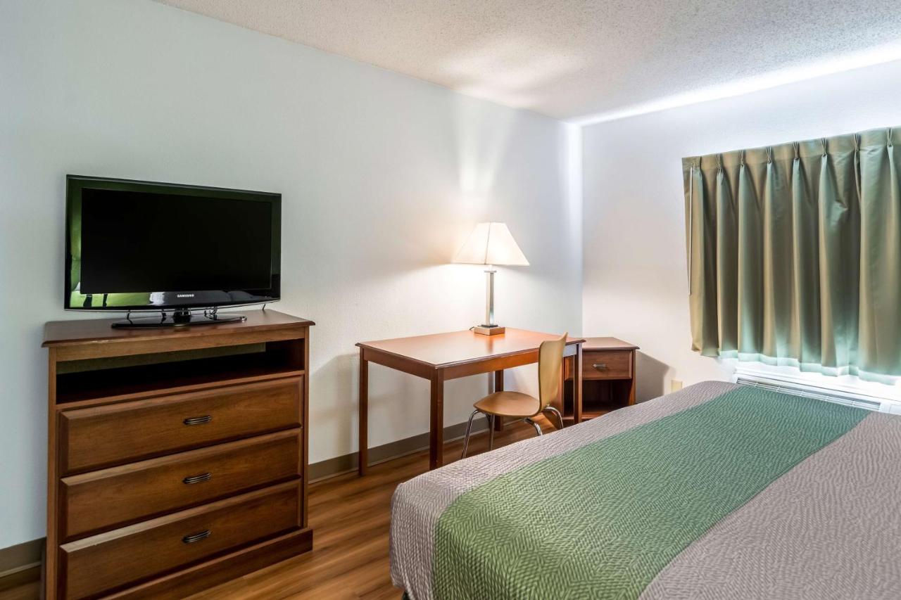 Budget Motor Inn - Petersburg / Fort Lee — photo 16