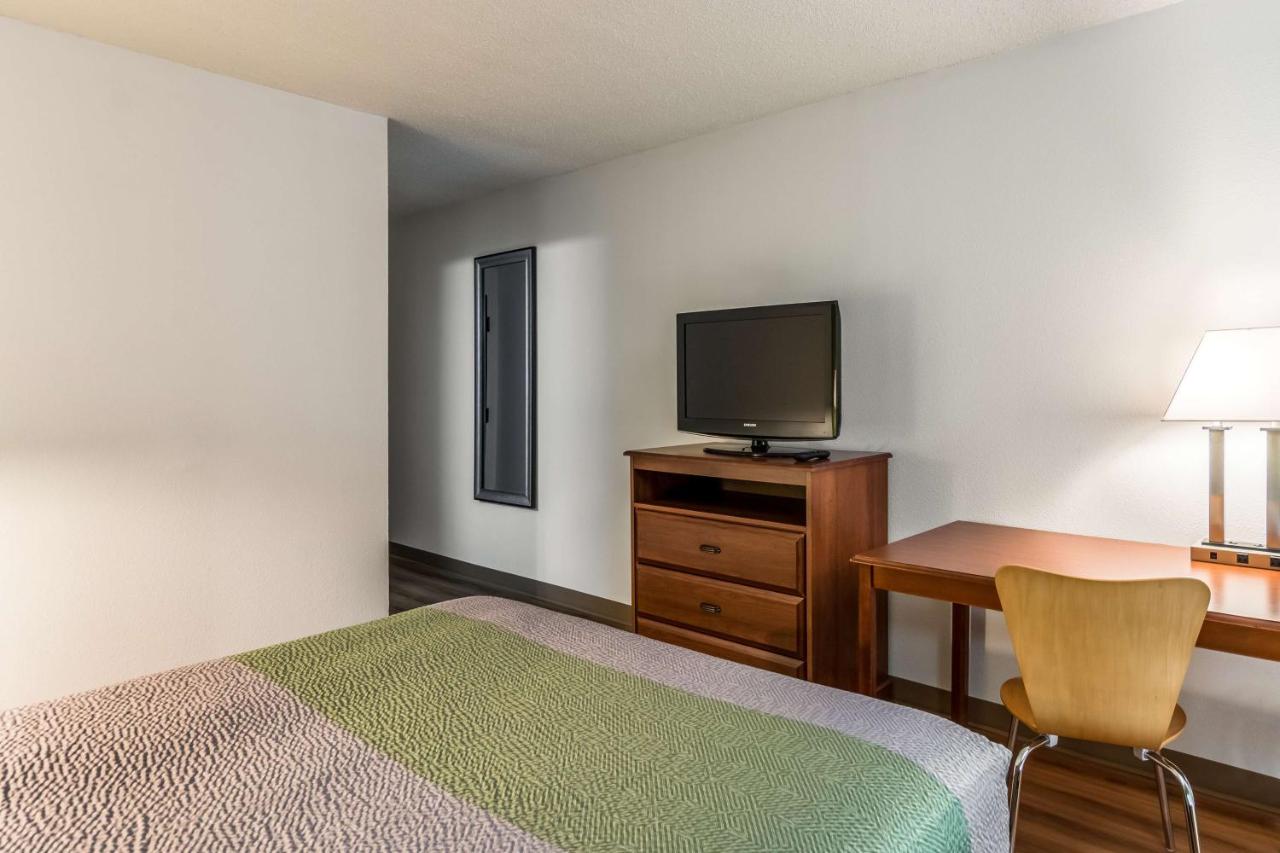 Budget Motor Inn - Petersburg / Fort Lee — photo 17