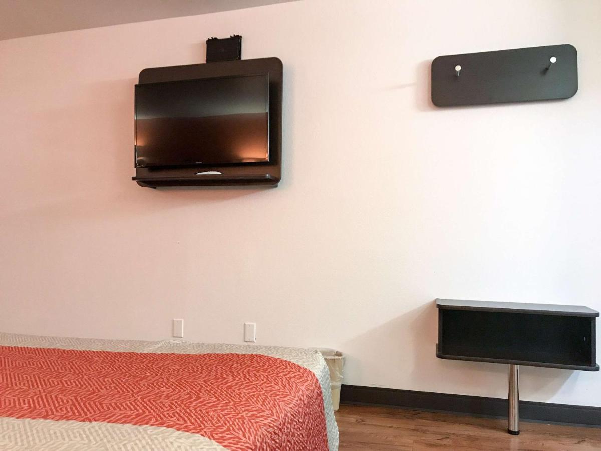 Green Oaks Motel — photo 12