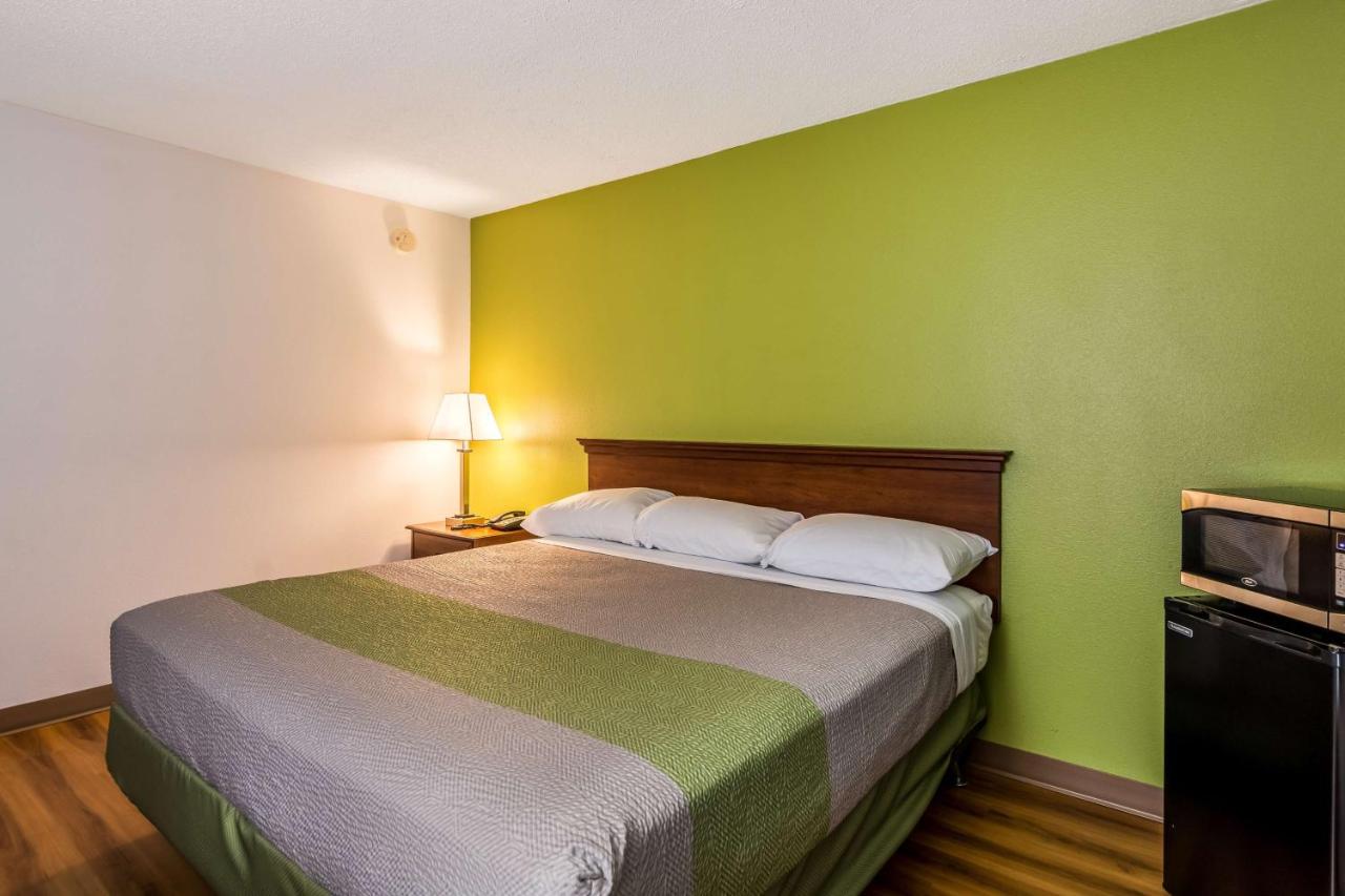 Budget Motor Inn - Petersburg / Fort Lee — photo 12