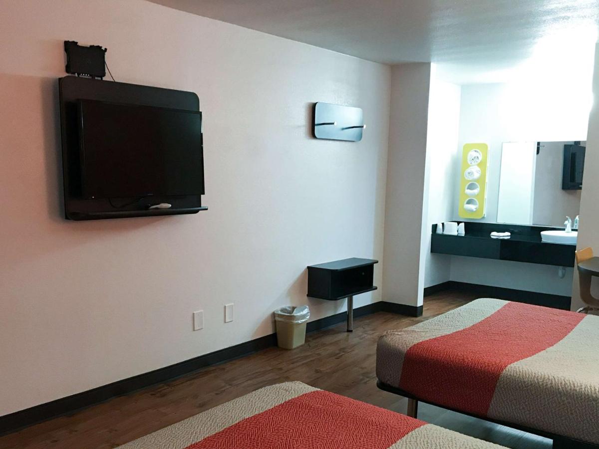Green Oaks Motel — photo 15