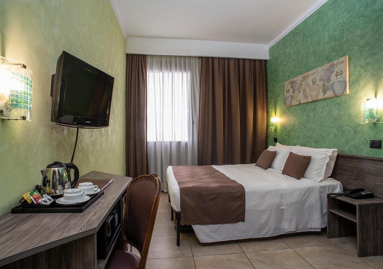 Hotel Plaza photo