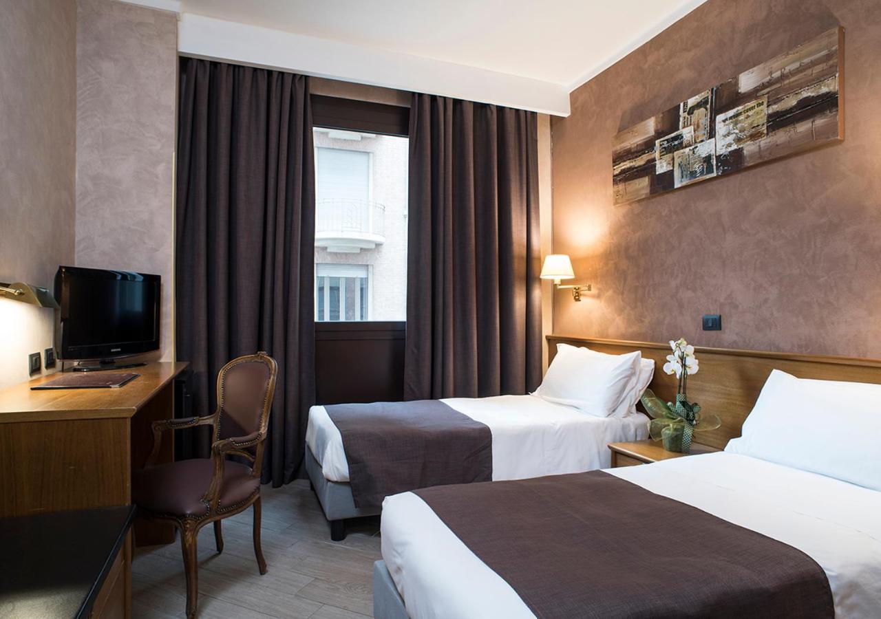 Hotel Plaza photo