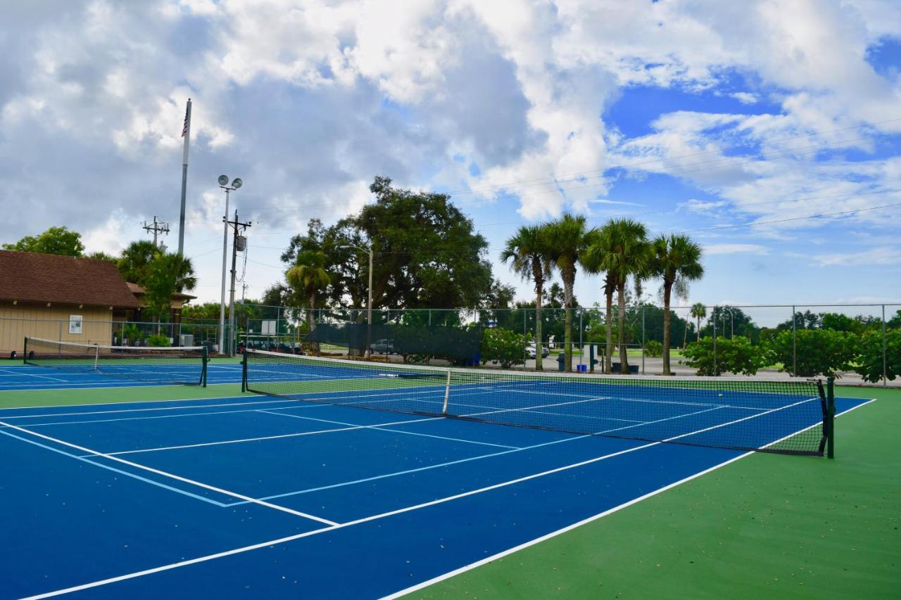 Tennis court: Lehigh Resort Club, a VRI resort