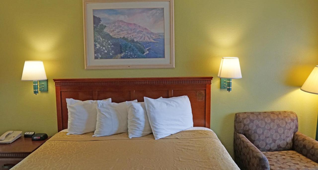 Redondo Inn and Suites — photo 9