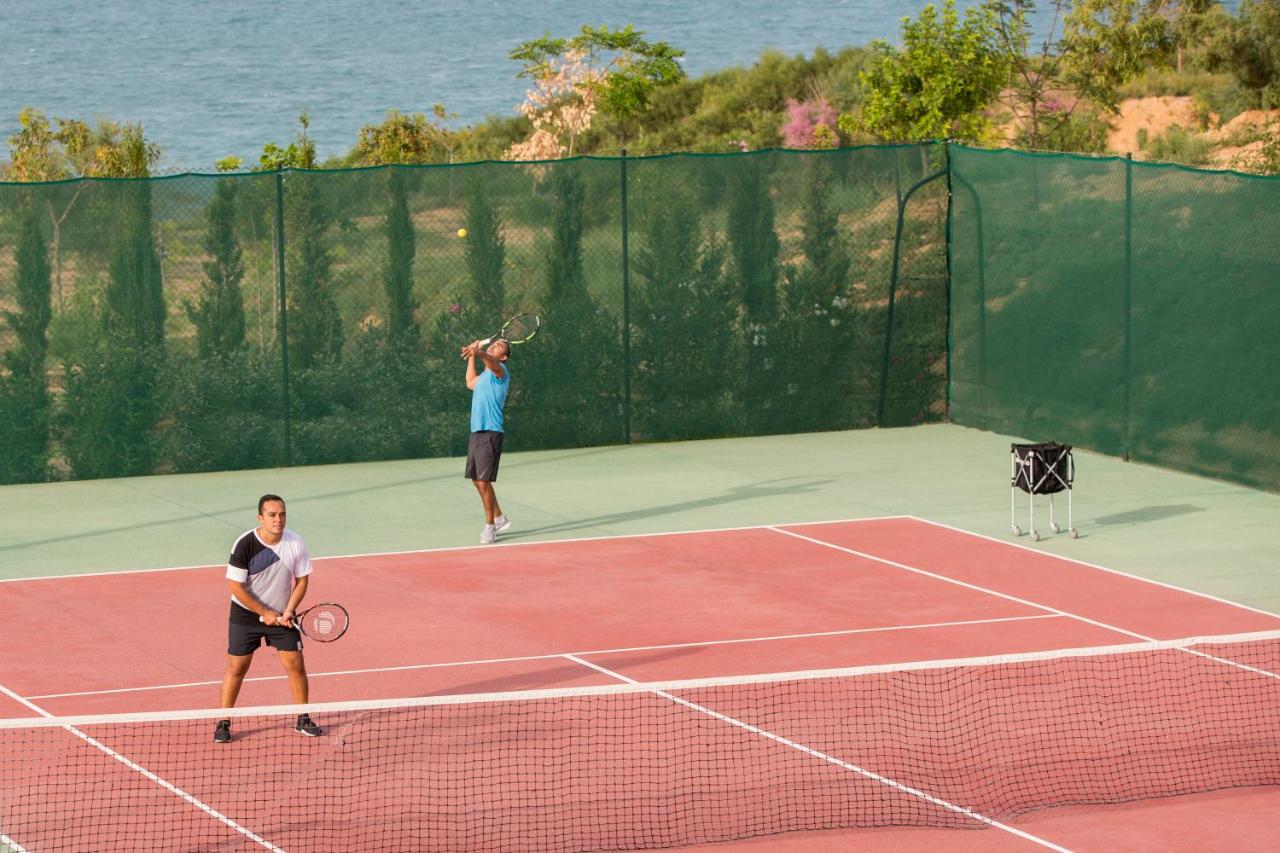 Tennis court: Four Seasons Hotel Tunis