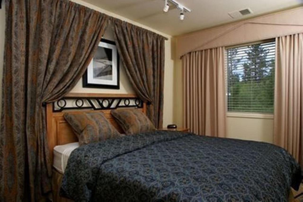 Lodge at Kingsbury Crossing — photo 2