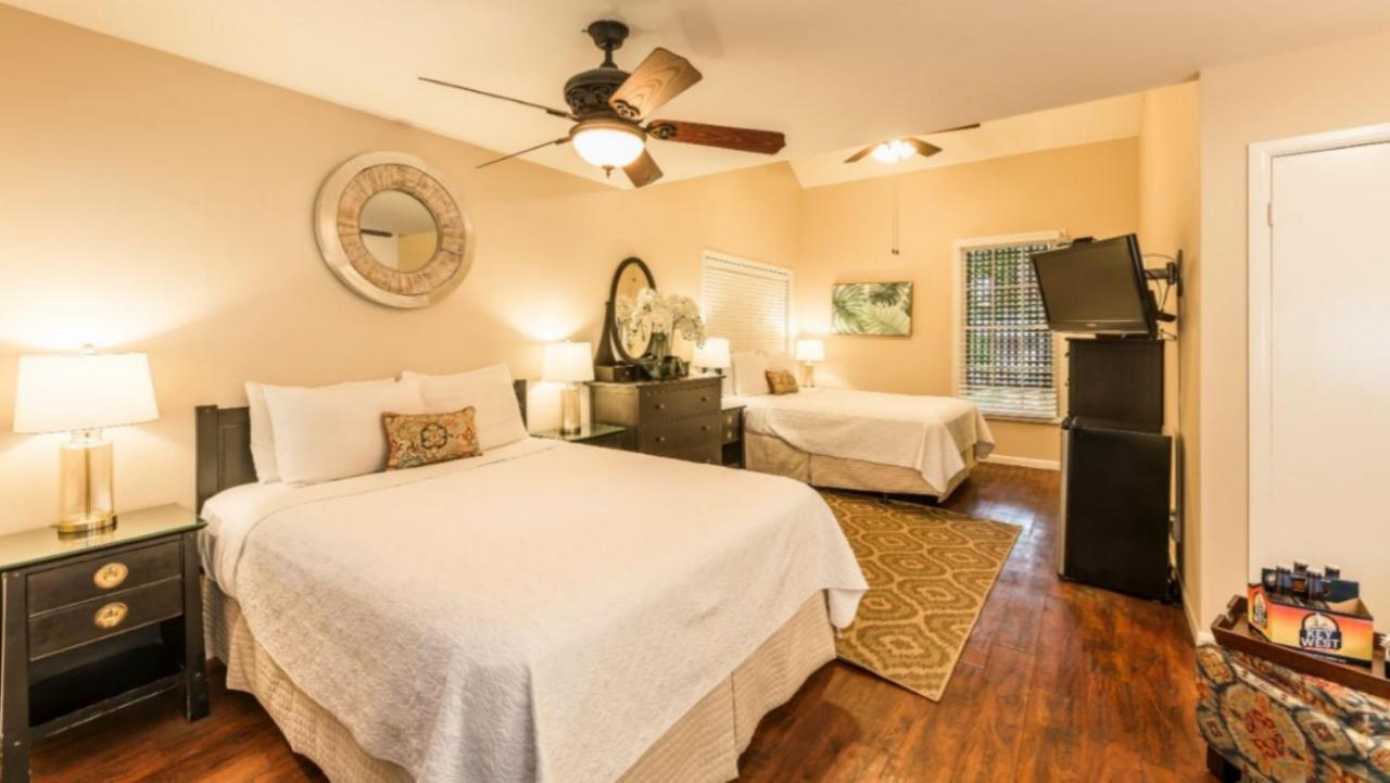 Old Town Manor — photo 15
