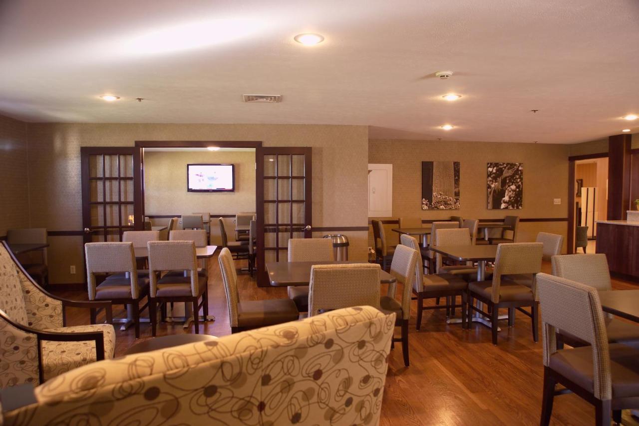 Ivy Court Inn and Suites — photo 19