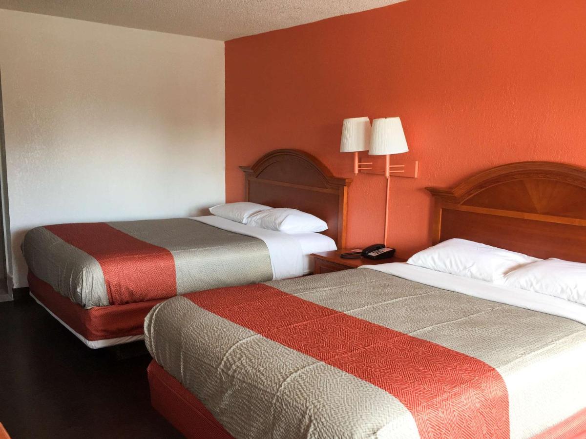 Coliseum Motel — photo 16