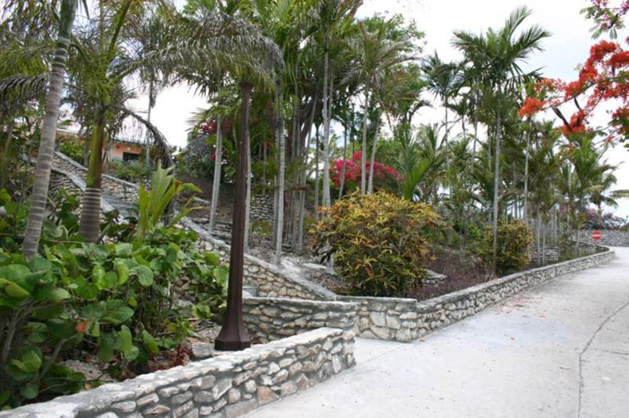 Orange Hill Beach Inn photo