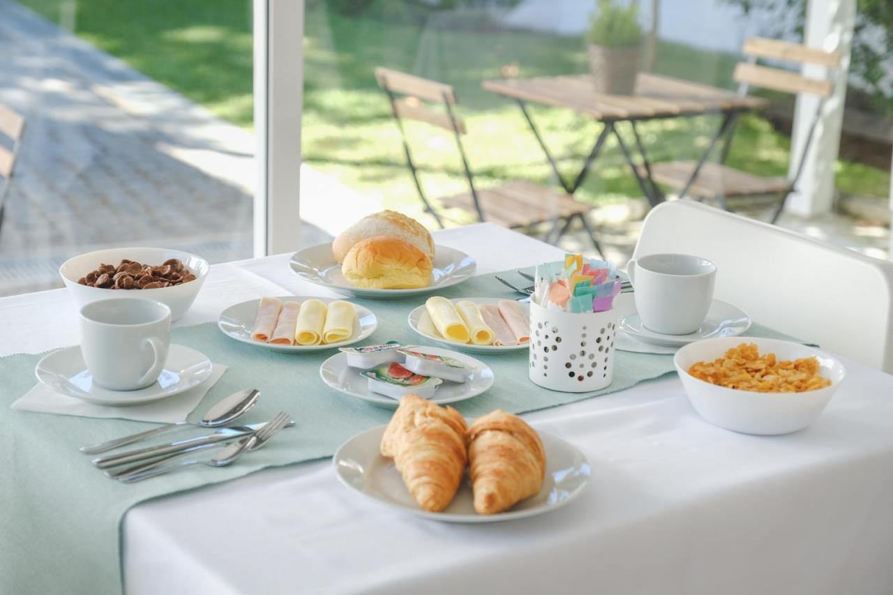 4U Lisbon VI Guesthouse Airport - 4