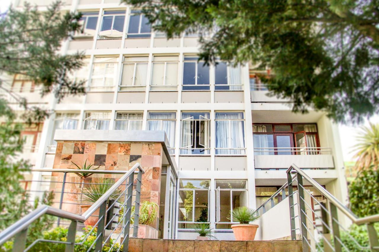 438 St Martini Gardens - 2