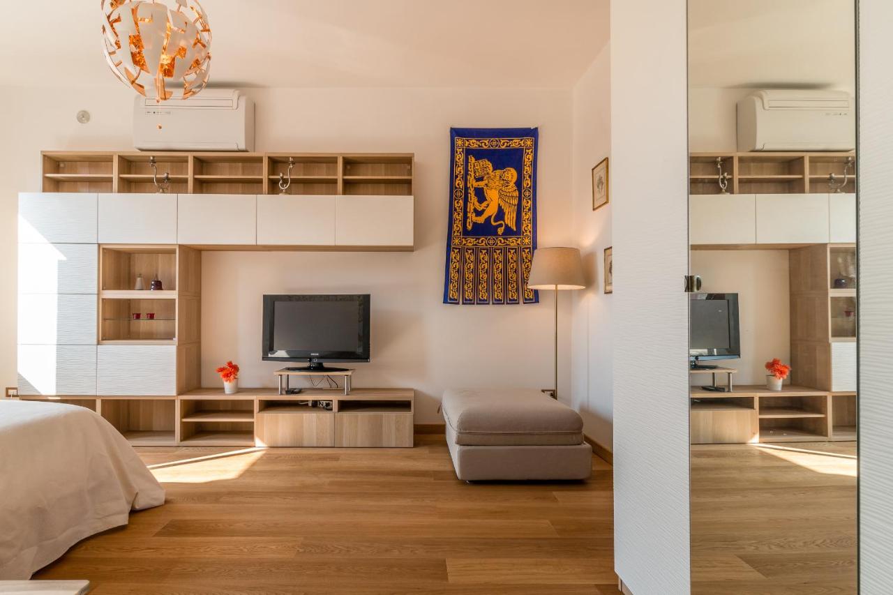 SUNNY NEST CANAL VIEW IN VENICE CHIC MOVIDA - 4