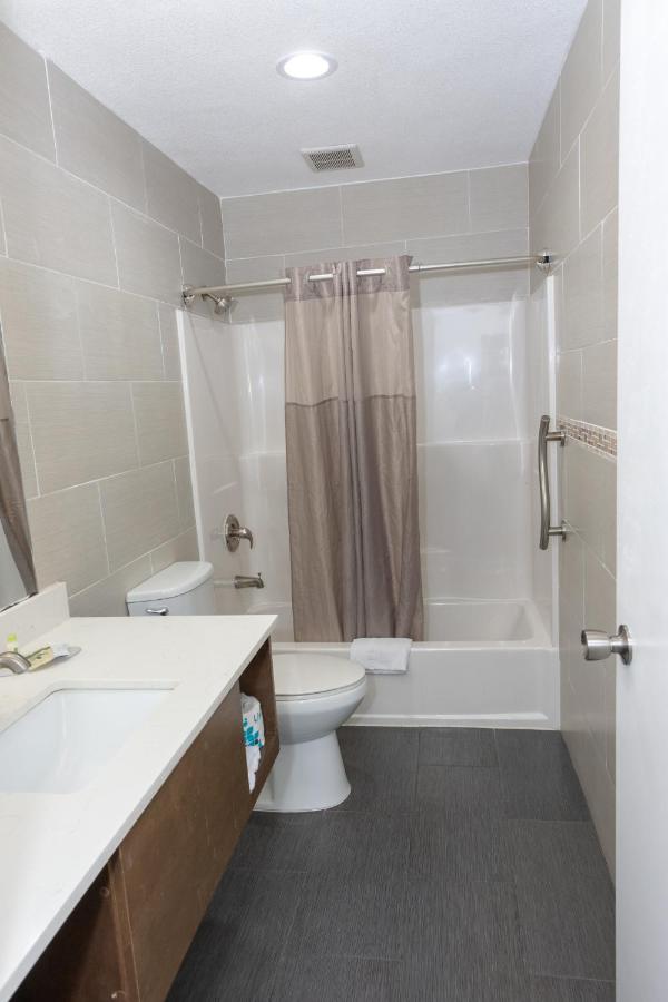 Value Inn Bellflower — photo 8