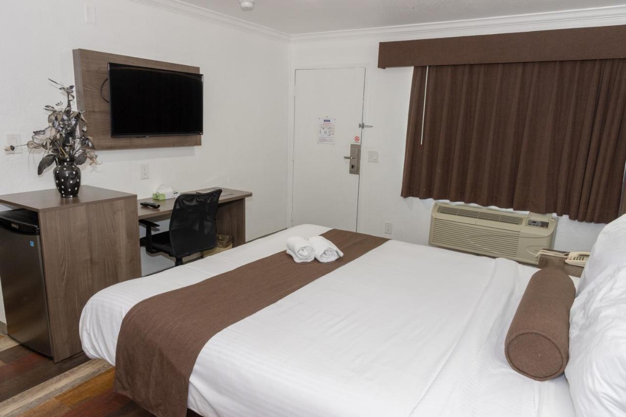 Value Inn Bellflower — photo 17