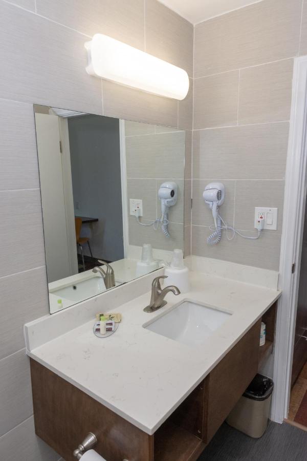 Value Inn Bellflower — photo 23