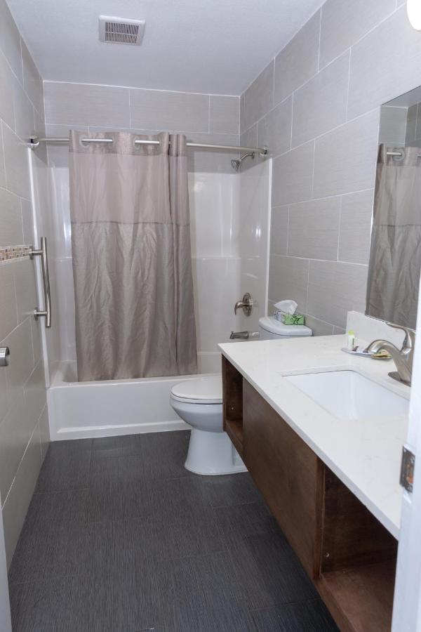 Value Inn Bellflower — photo 15