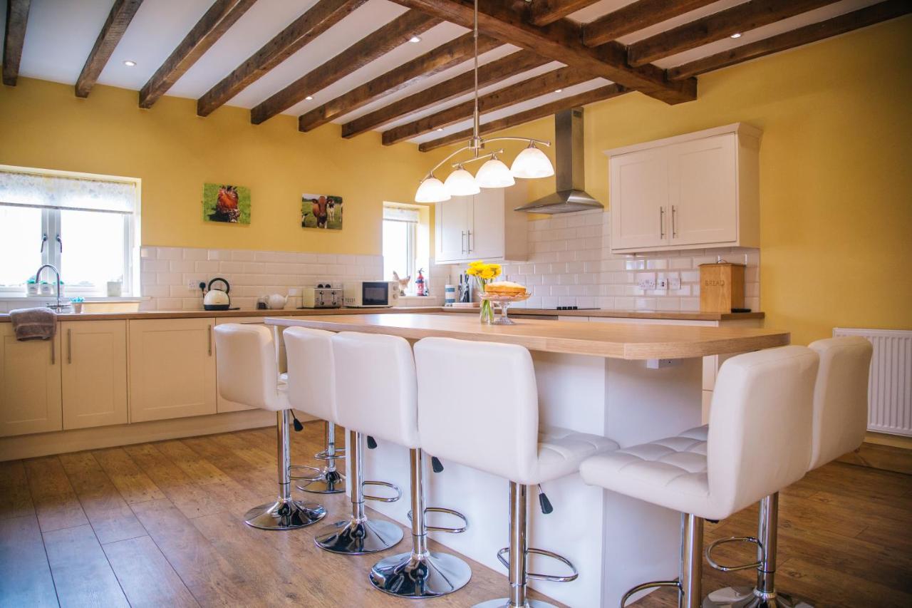 {{ hotelInfo.altText }}