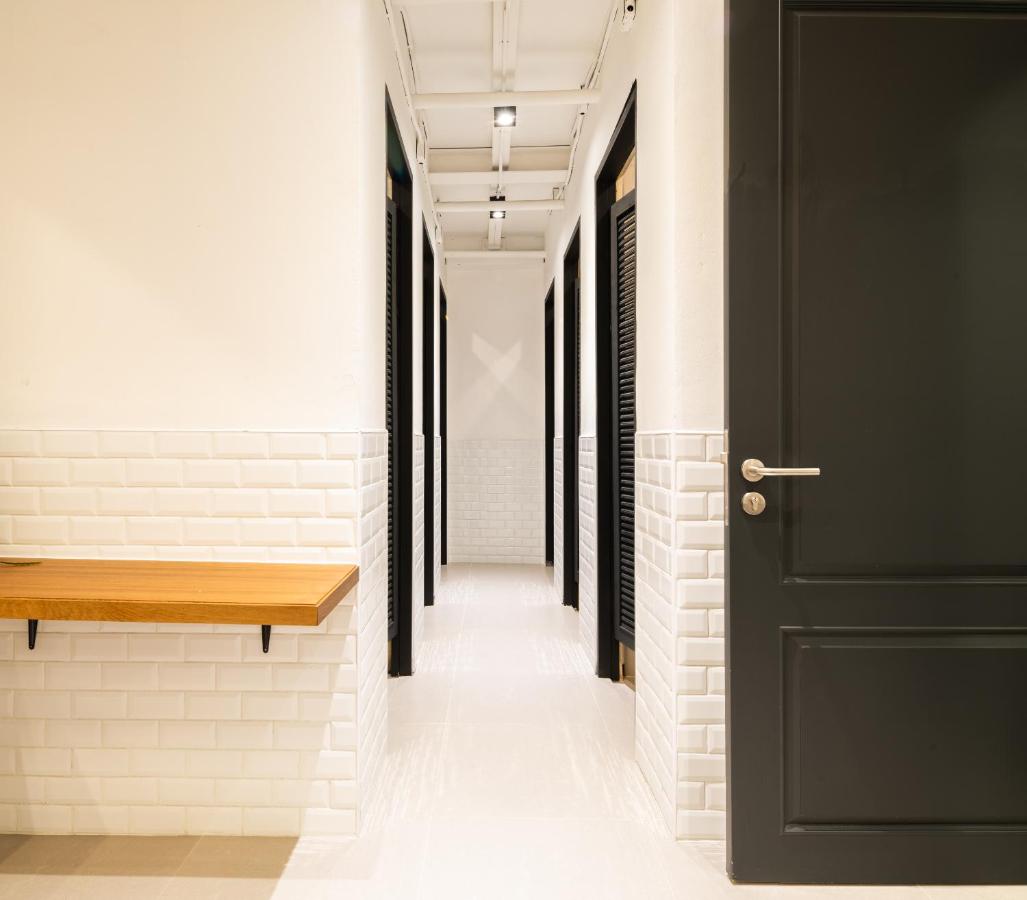 Warm Window Silom - 3